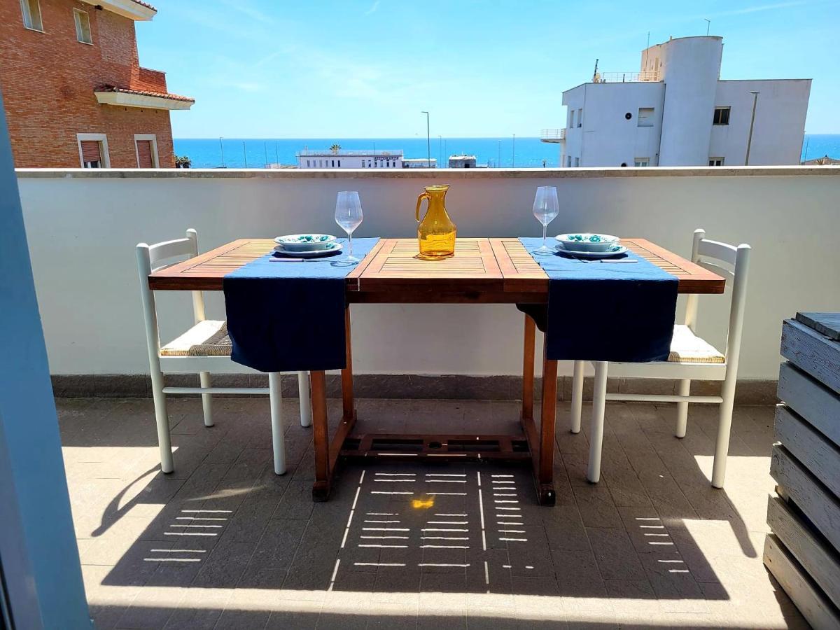 Brezza Di Mare Apartment ลิโด ดิ ออสเตีย ภายนอก รูปภาพ
