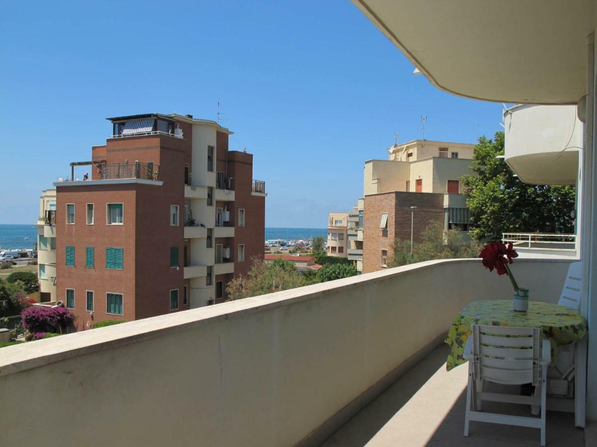 Brezza Di Mare Apartment ลิโด ดิ ออสเตีย ภายนอก รูปภาพ