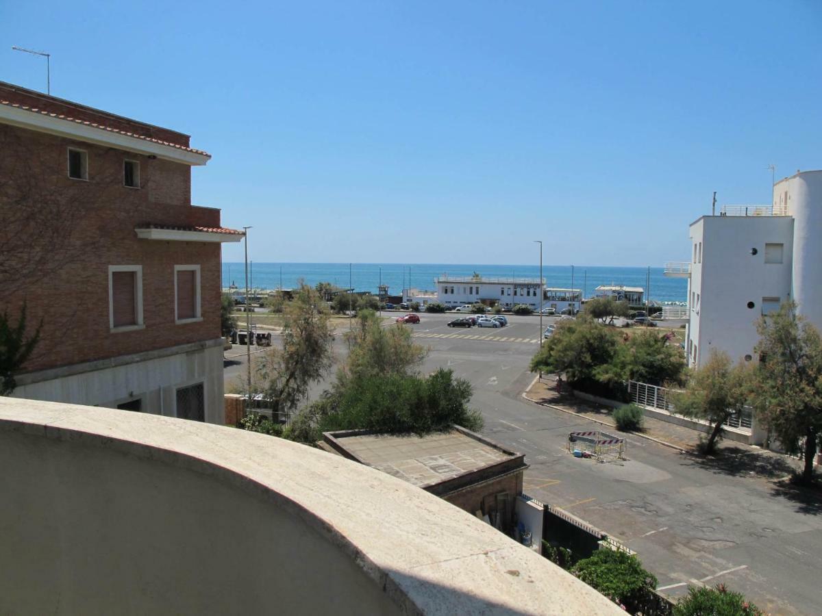 Brezza Di Mare Apartment ลิโด ดิ ออสเตีย ภายนอก รูปภาพ
