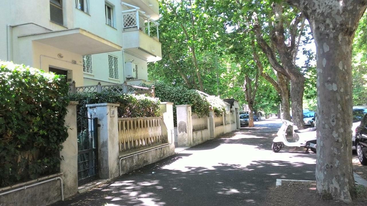 Brezza Di Mare Apartment ลิโด ดิ ออสเตีย ภายนอก รูปภาพ